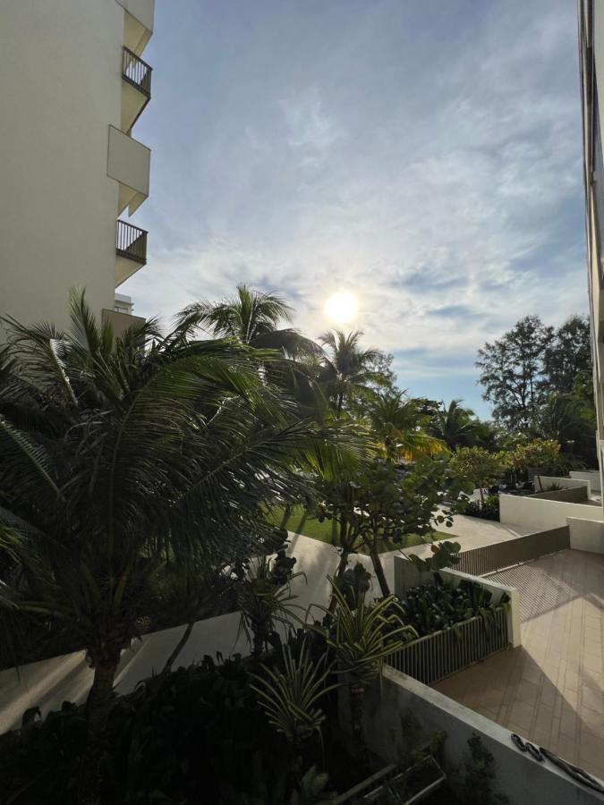 By The Sea Beachfront Designer Suites Penang - Managed By Art Of Tree Batu Feringgi Bagian luar foto