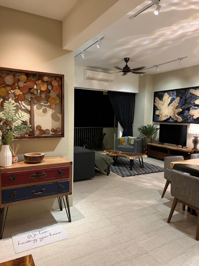 By The Sea Beachfront Designer Suites Penang - Managed By Art Of Tree Batu Feringgi Bagian luar foto