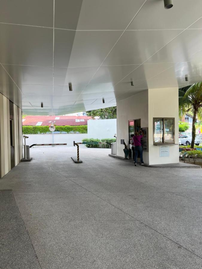 By The Sea Beachfront Designer Suites Penang - Managed By Art Of Tree Batu Feringgi Bagian luar foto