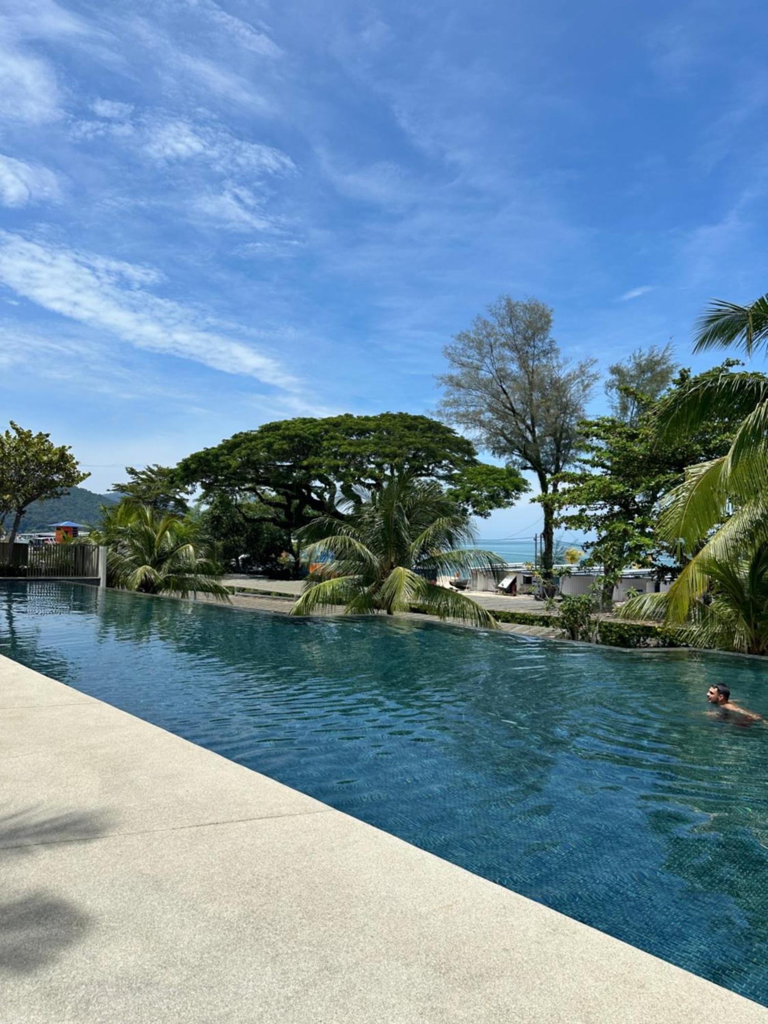 By The Sea Beachfront Designer Suites Penang - Managed By Art Of Tree Batu Feringgi Bagian luar foto